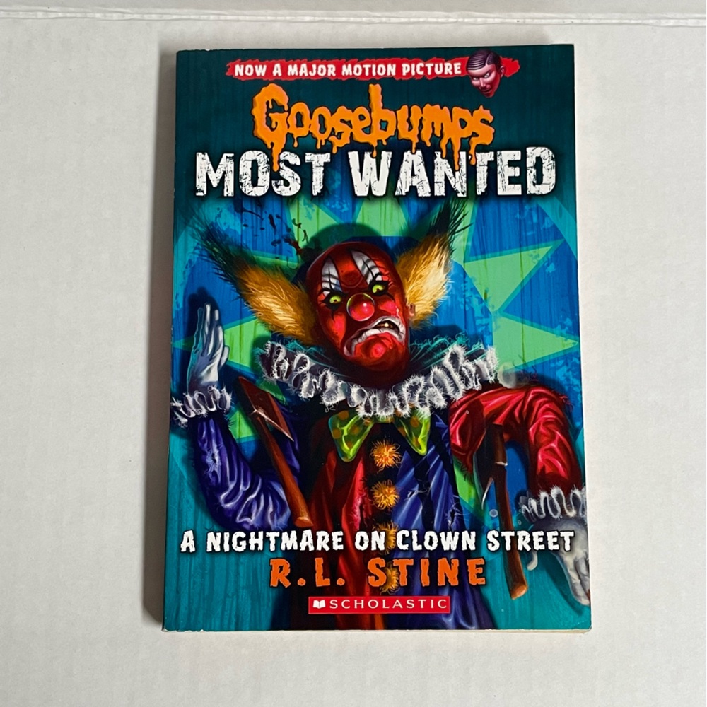 🦋$5🦋 Goosebumps A Nightmare on Clown Street R.L. Stine Most Wanted #7 book